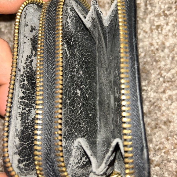Vintage Versace double zip wallet. - Picture 2 of 5
